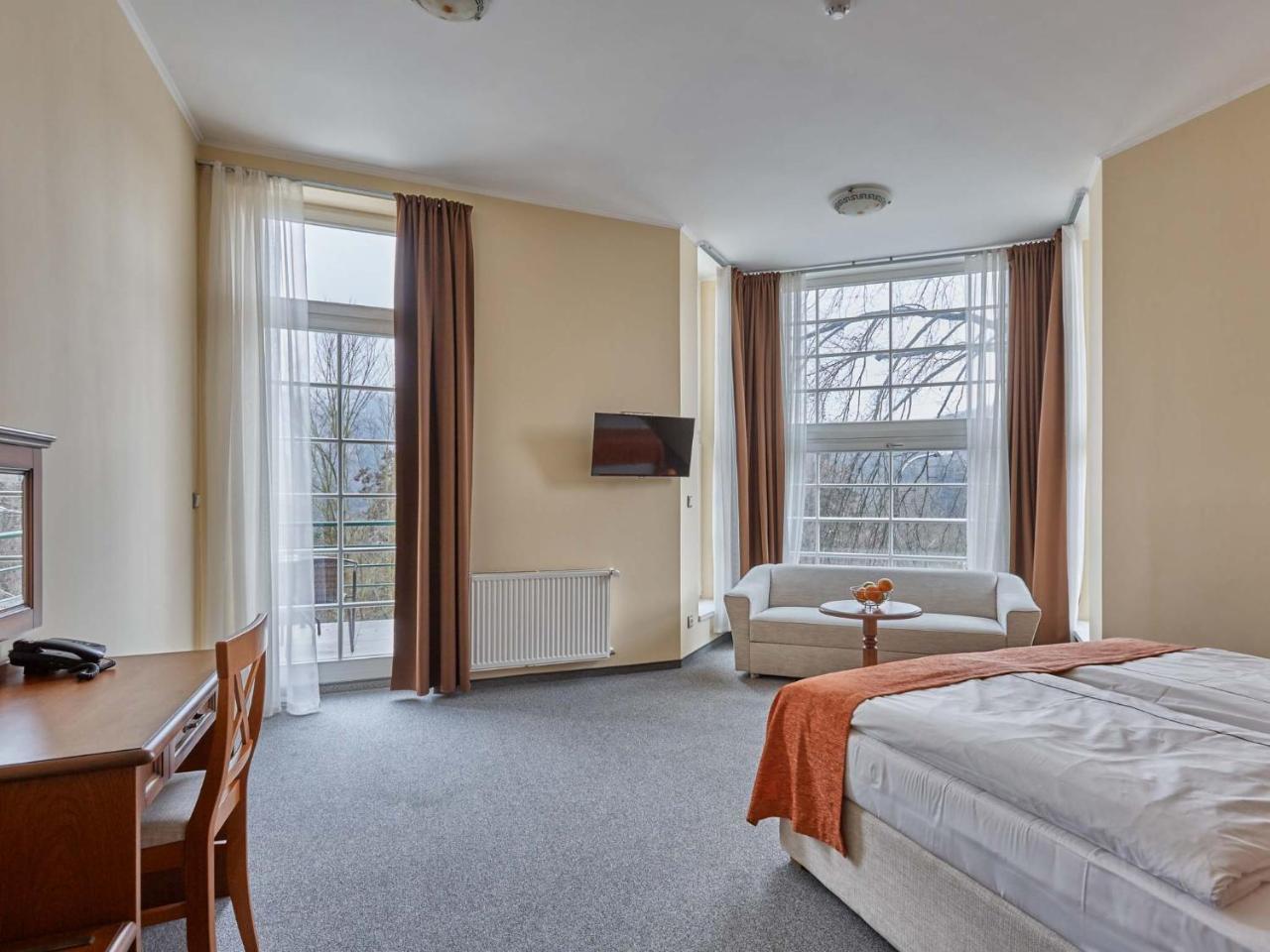 Aparthotel Akropolis 4*