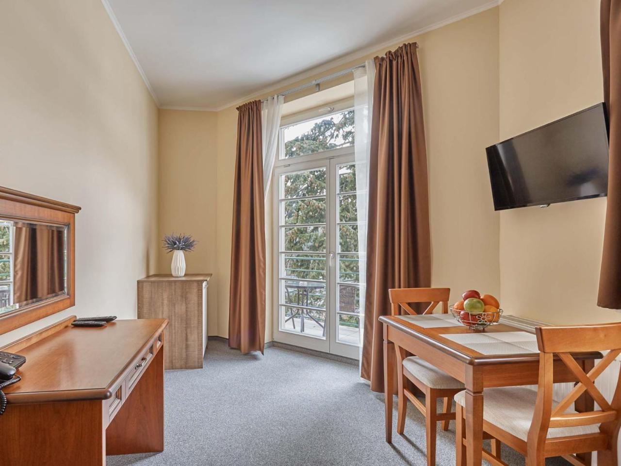 Aparthotel Akropolis